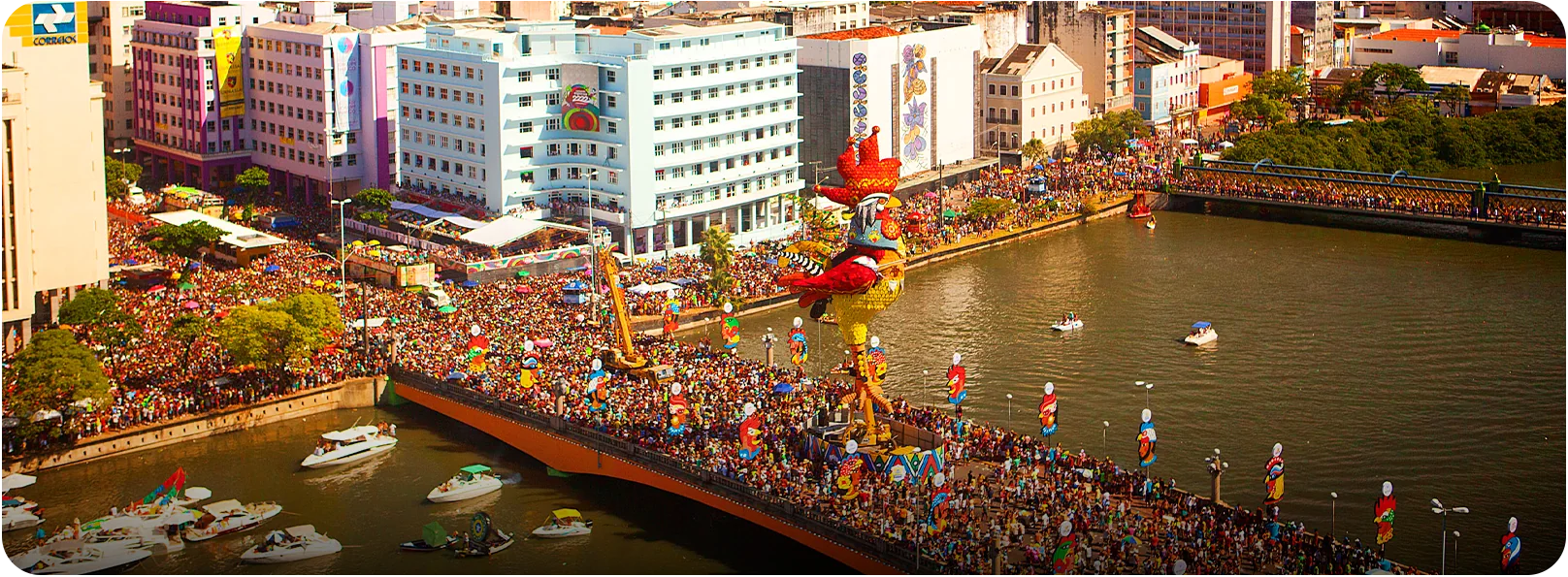 Carnaval do Recife visto do alto, no Recife Antigo