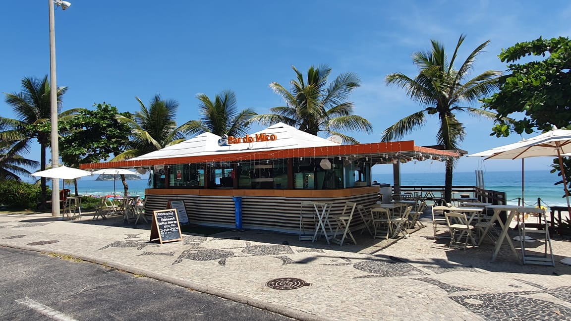 Aproveite a experiência praiana do Bar do Mico