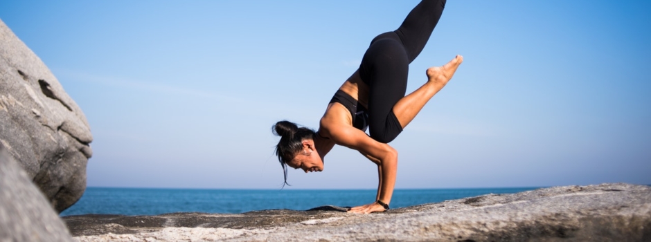 Busque o equilíbrio com a Yoga na orla