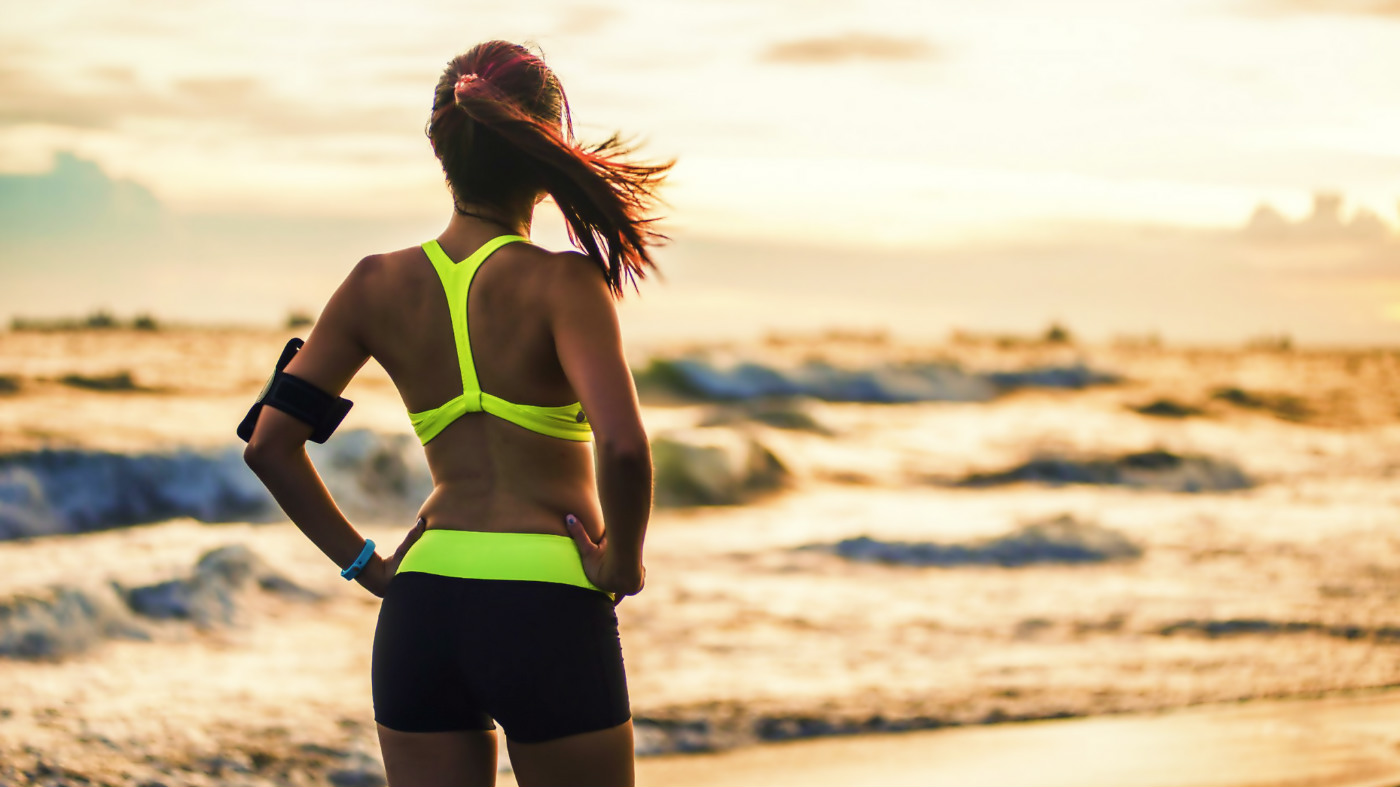 Conheça os benefícios de praticar esportes na areia