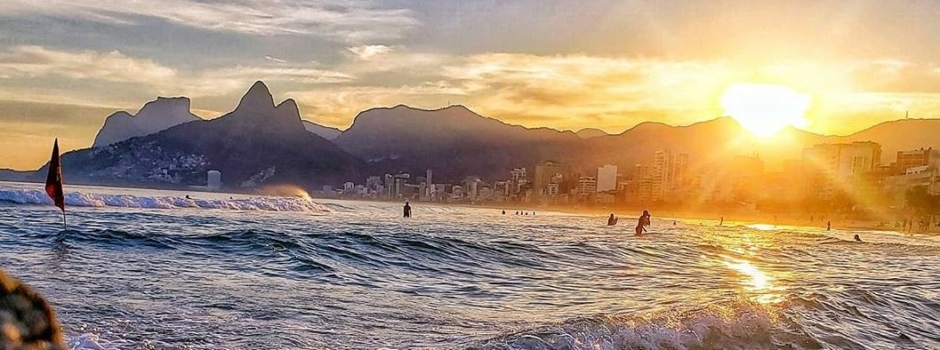 Sábado de ensolarado de de clima quente no Rio