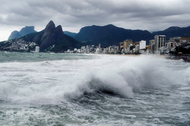 Atenção: Aviso de ressaca na orla do Rio