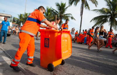 Comlurb recolhe mais de 800 toneladas de lixo no Réveillon do Rio