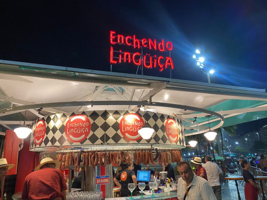 Enchendo Linguiça inaugura na orla de Copacabana 1