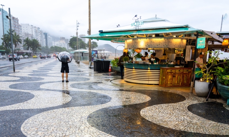 Quarta-feira com muitas nuvens e chuva