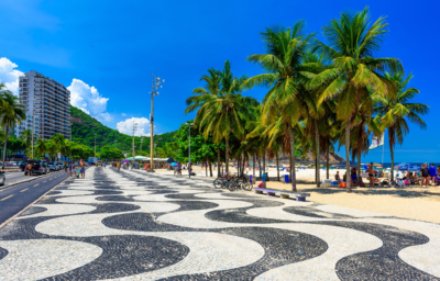 Segunda com sol e poucas nuvens 