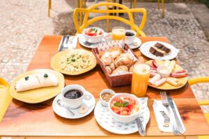 Comece o dia tomando café da manhã no Exquina