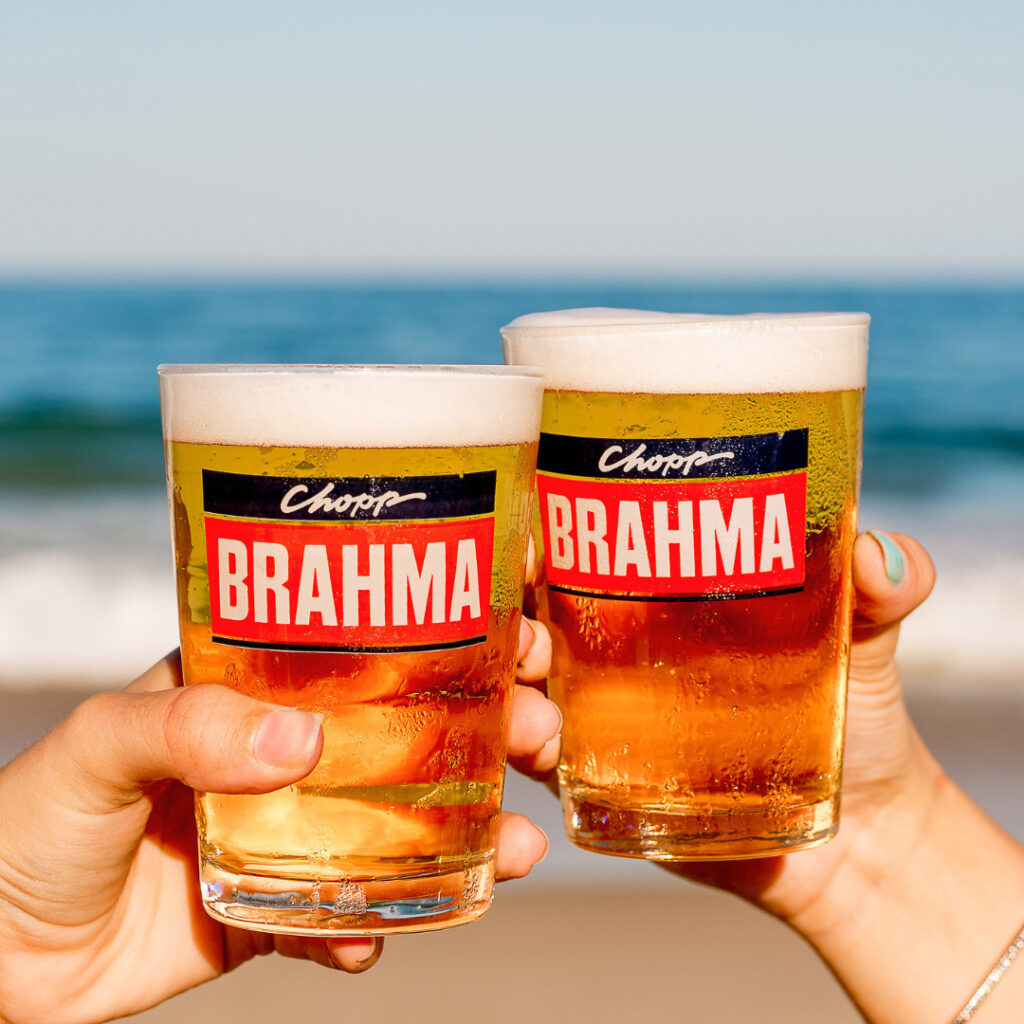 Um brinde ao Happy Hour no quiosque Chopp Brahma 1
