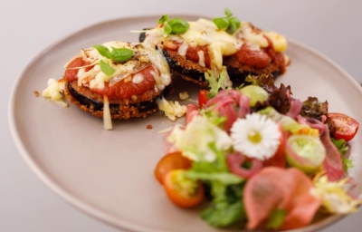 Experimente a gastronomia do quiosque Bondai