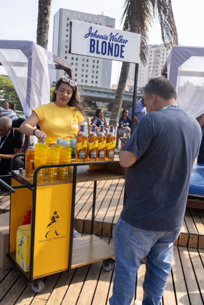 Johnnie Walker Blonde marca presença na convenção anual da Orla Rio 3