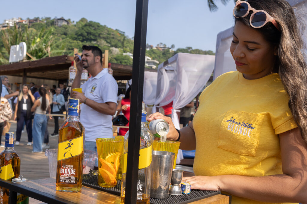 Johnnie Walker Blonde marca presença na convenção anual da Orla Rio 5