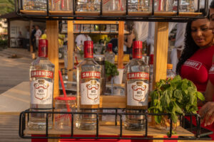 Smirnoff leva carrocinha de drinks para Convenção 'Parque da Orla'