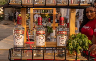Smirnoff leva carrocinha de drinks para Convenção 'Parque da Orla'