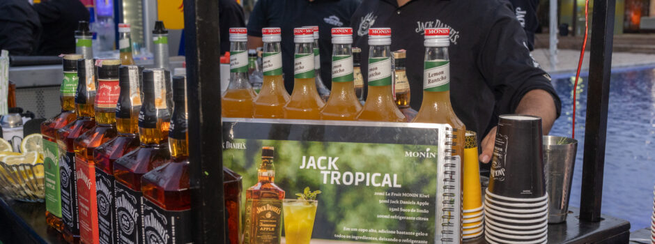 Tanqueray distribui produtos na Convenção 'Parque da Orla'