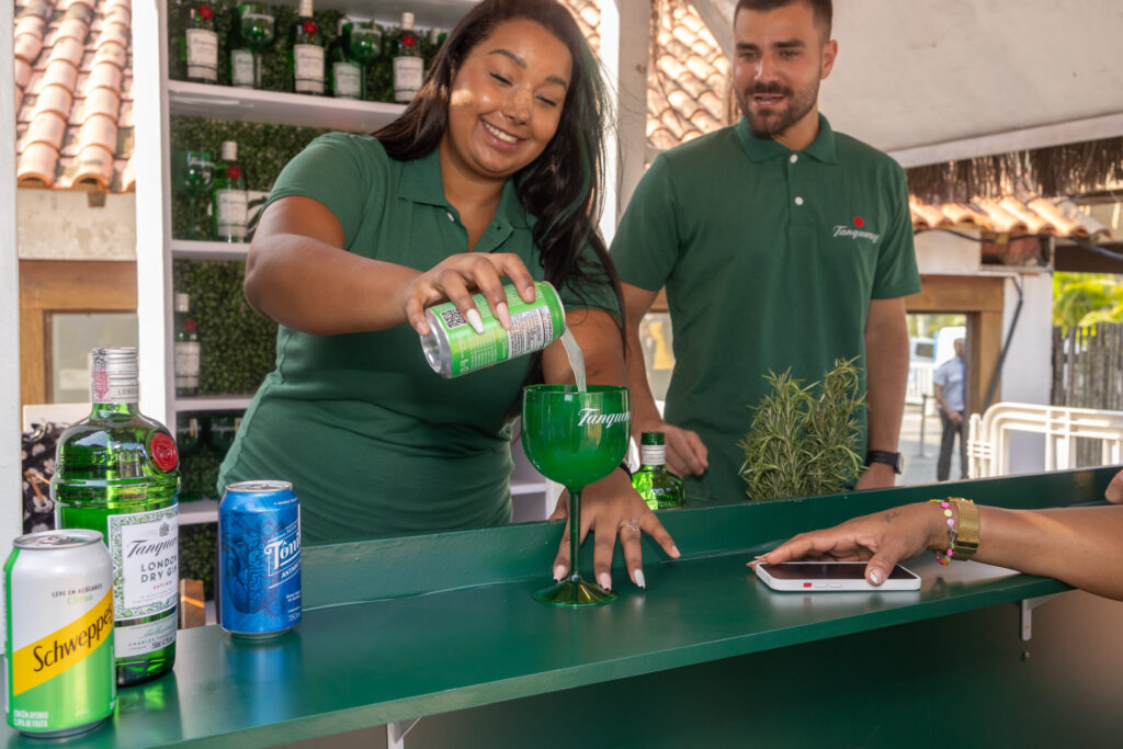 Tanqueray distruibui produtos na Convenção 'Parque da Orla' 2