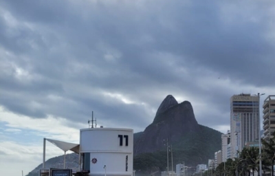 O que causou as ondas gigantes na orla carioca?