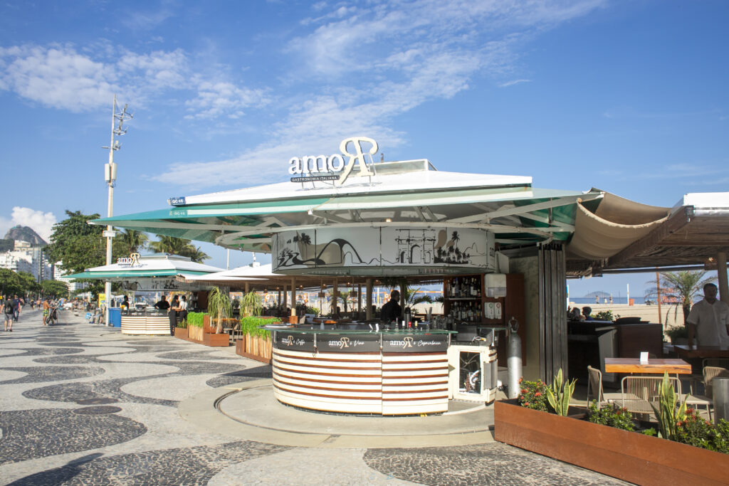 Quiosque AmoЯ traz um pequeno pedaço de Roma para Copacabana