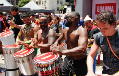Tá na Praia: Confira 5 quiosques para você se acabar de sambar