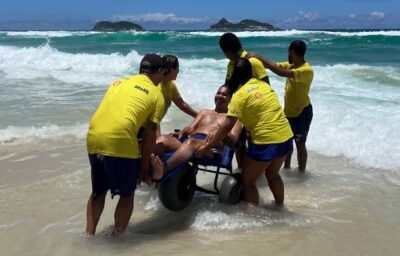 Personagem da orla: conheça o projeto Praia Para Todos