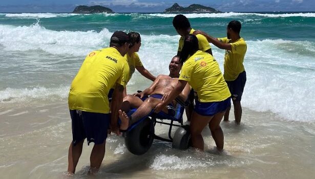 Personagem da orla: conheça o projeto Praia Para Todos