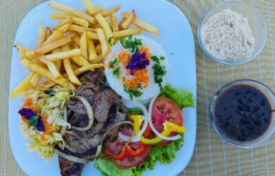 Experimente a gastronomia do quiosque Tony Ibiza