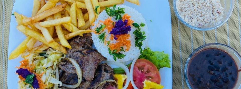 Experimente a gastronomia do quiosque Tony Ibiza