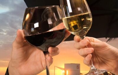 Comemore o Dia do beijo com um bom vinho à beira mar 4