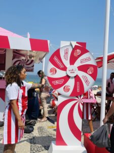 Orla Rio, Vult e Fruit-tella® inauguram quiosque temático em Ipanema 2