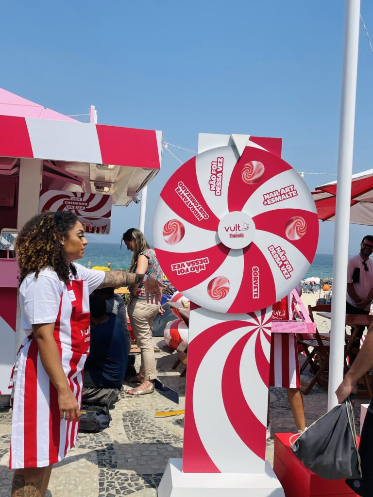 Orla Rio, Vult e Fruit-tella® inauguram quiosque temático em Ipanema 2