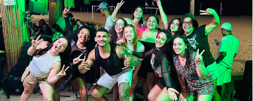 Juanas: o Quiosque que transforma a orla de Copacabana em pista de dança
