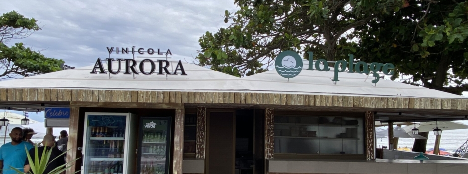 Brinde à beira-mar! La Plage oferece degustação de espumante neste sábado