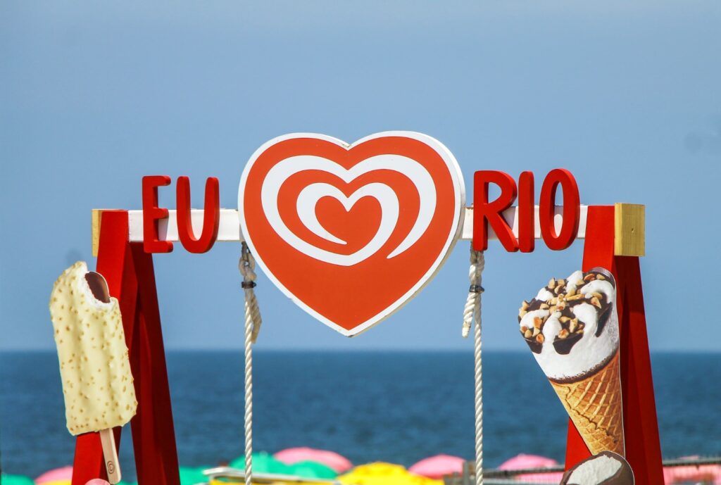 Quiosque Kibon realiza ativação especial com influenciadores e distribuição de brindes