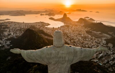 Rio de Janeiro brilha em premiações internacionais de turismo em 2025