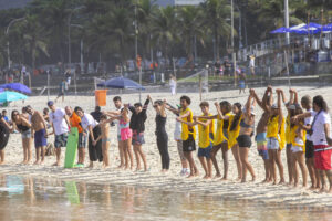 Abraço aos Oceanos em São Conrado: uma celebração de vida, arte e consciência 4
