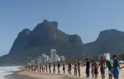 Dia do Oceano terá abraço coletivo na praia de São Conrado