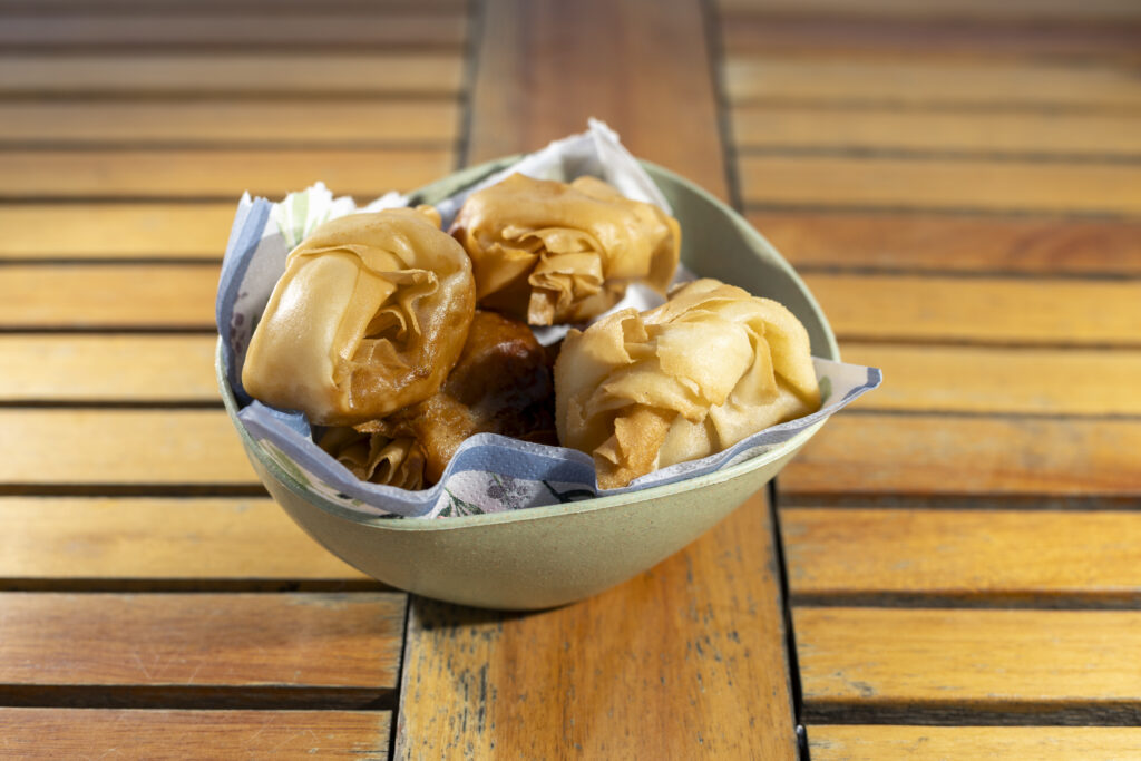Pastel Oriental de Lula e Legumes
