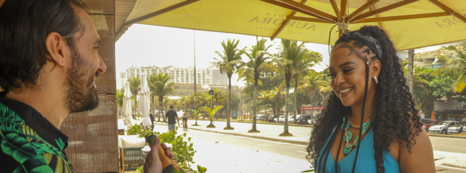 Viva a experiência Vinícola Aurora no La Plage: welcome drinks e brindes na Orla