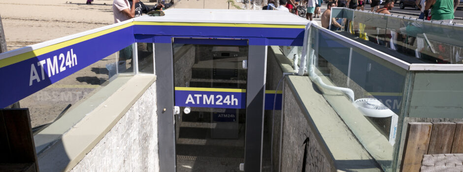 Mais praticidade na orla: ATMs 24h para aproveitar sem preocupações