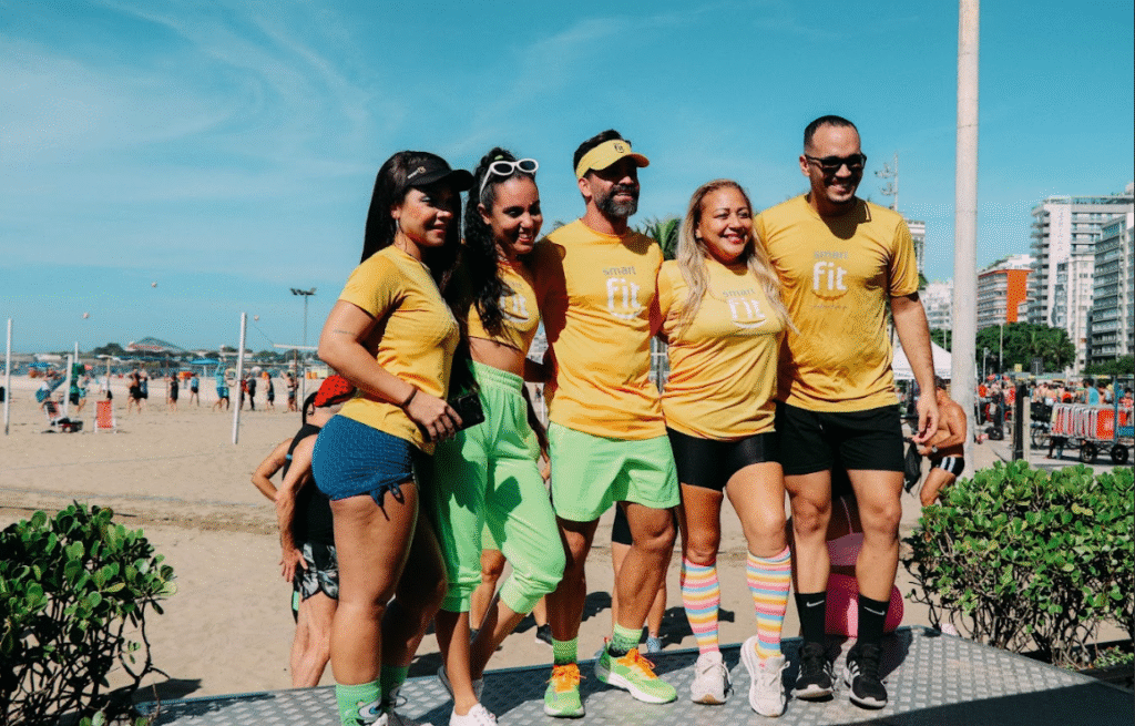 Novembro Azul na orla: Smart Fit anima Copacabana com aulão especial de FitDance