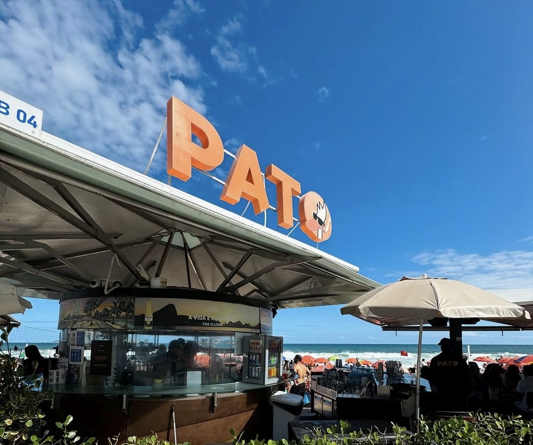 Pato com Laranja eleva o padrão da orla da Barra e inaugura novo point à beira-mar do Rio