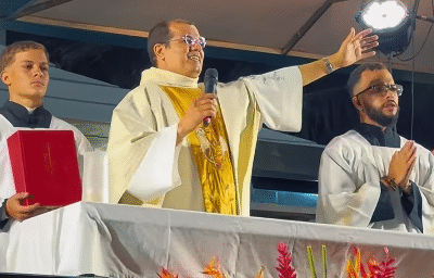 Réveillon no Quiosque do Guido terá missa e celebração da virada na Praia do Pontal
