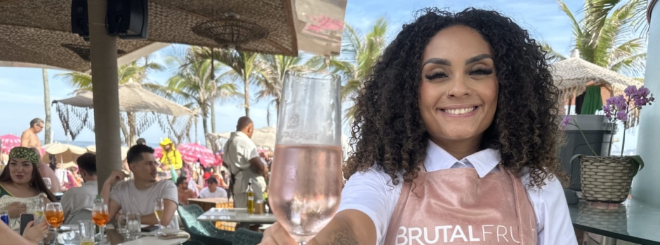 Ambev aposta na leveza do verão e apresenta nova versão da Brutal Fruit em ação com degustação gratuita na orla carioca 1