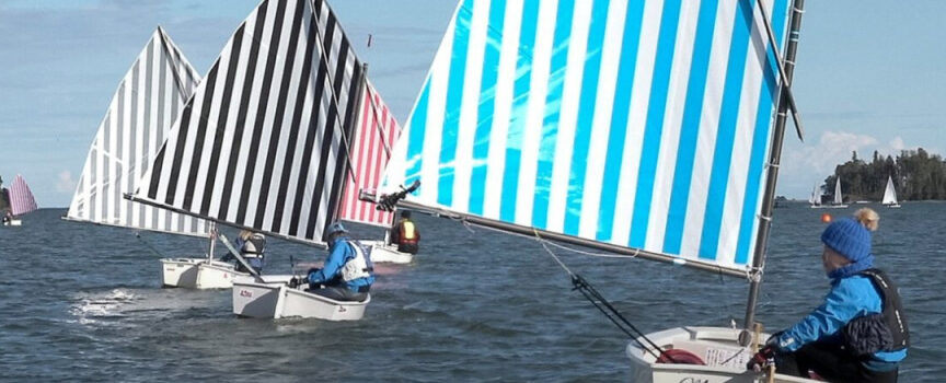 Exposição Daniel Buren: Regata na Baía de Guanabara e Mostra no MAM Rio