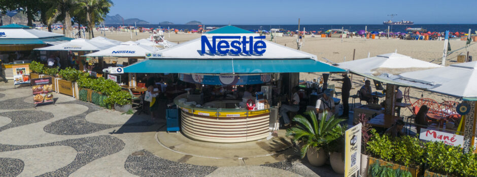 Nestlé ativa degustação de iogurte Zero na orla com hubs de verão em Ipanema, Leblon e Copacabana