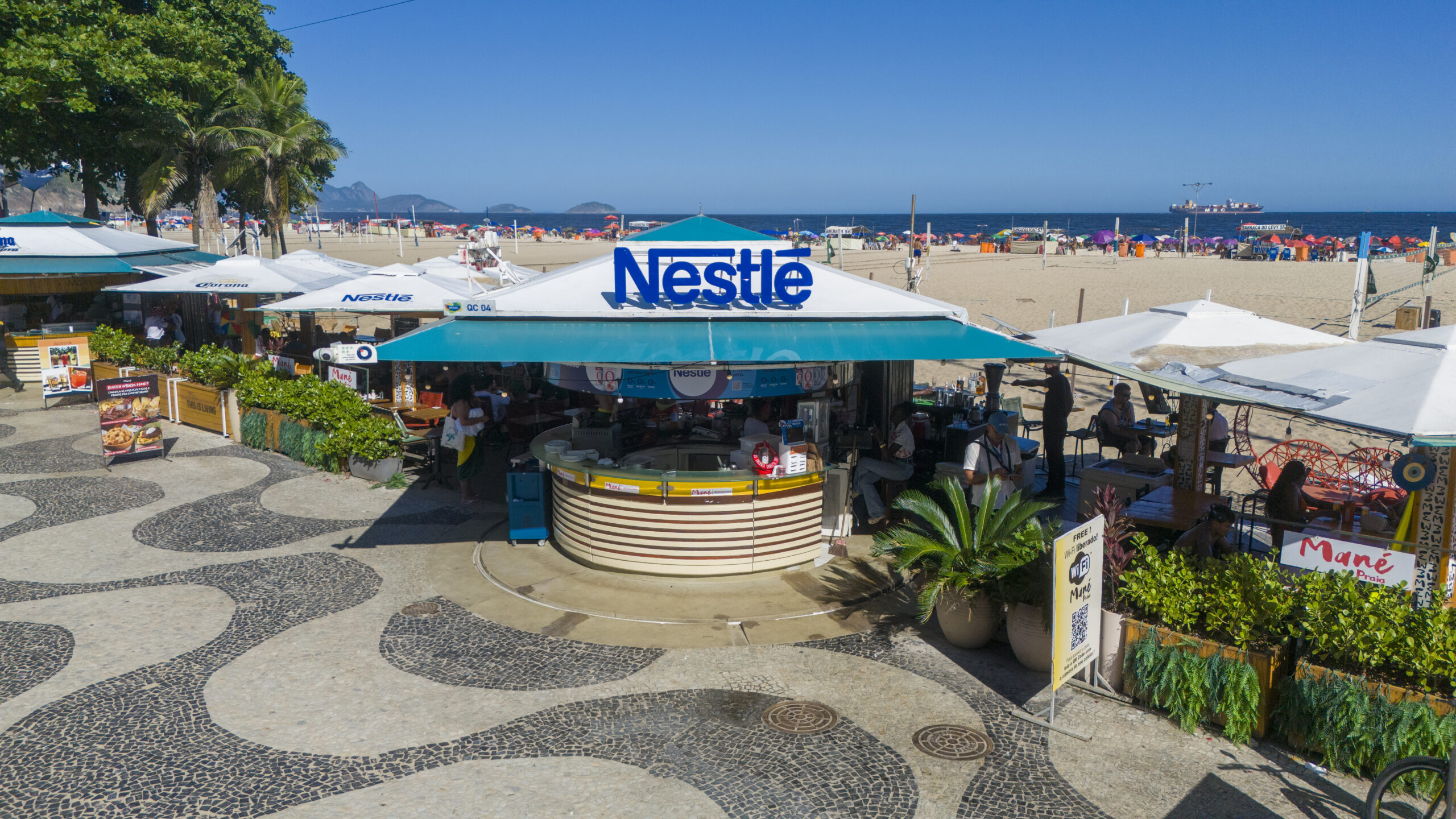 Nestlé ativa degustação de iogurte Zero na orla com hubs de verão em Ipanema, Leblon e Copacabana