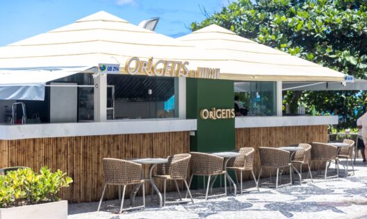 Origens Beach Lounge by Radisson chega à orla da Barra como novo refúgio à beira-mar 1