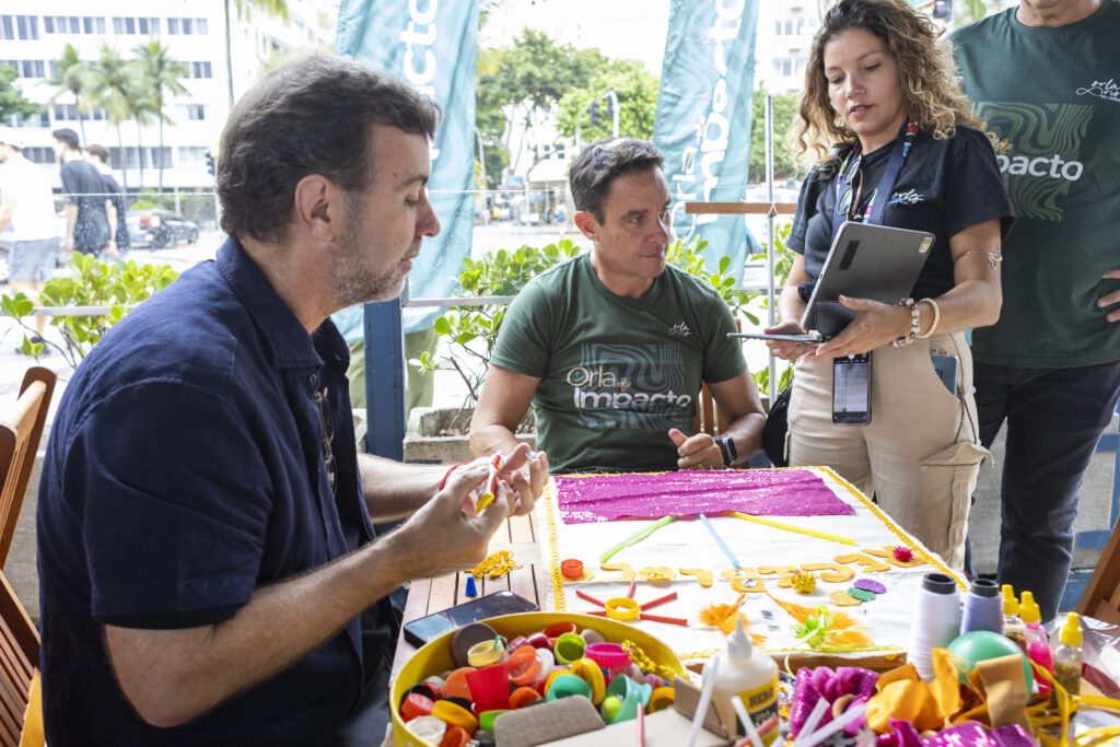 Orla Rio leva Reciclobloco para o calçadão e transforma reciclagem em Carnaval 1
