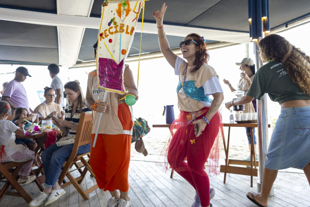 Orla Rio leva Reciclobloco para o calçadão e transforma reciclagem em Carnaval 5