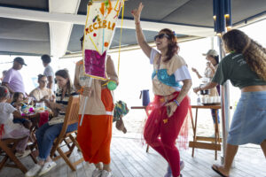 Orla Rio leva Reciclobloco para o calçadão e transforma reciclagem em Carnaval 5