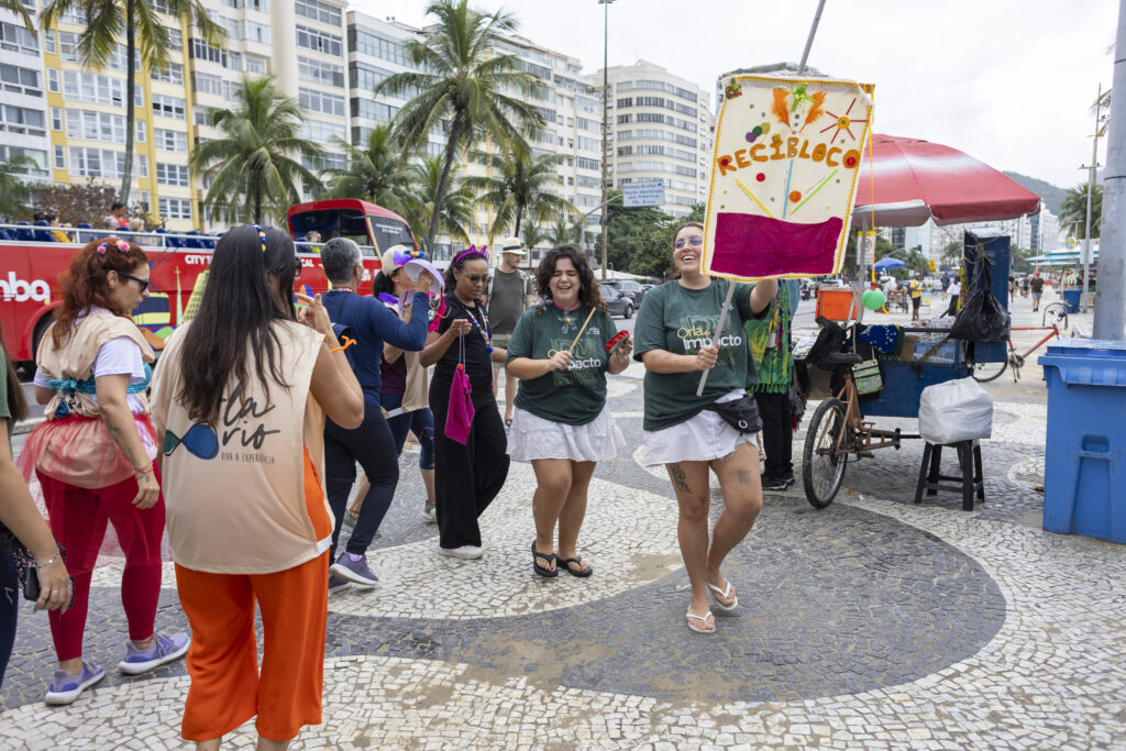 Orla Rio leva Reciclobloco para o calçadão e transforma reciclagem em Carnaval 6